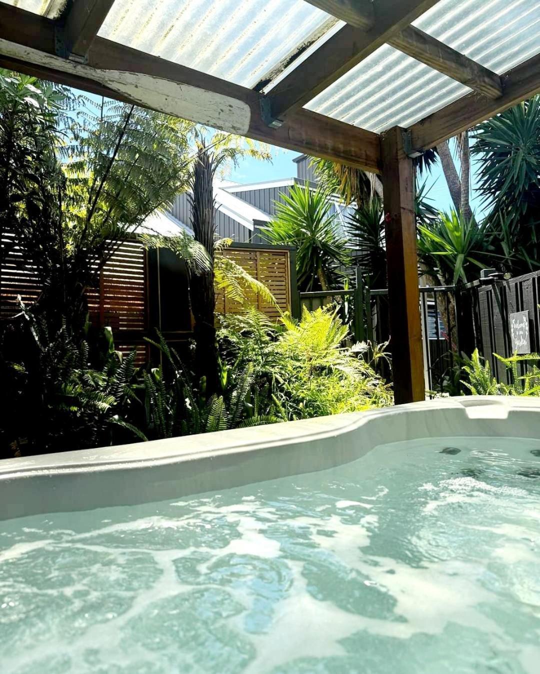 Southpacific Motel Whangamata Esterno foto