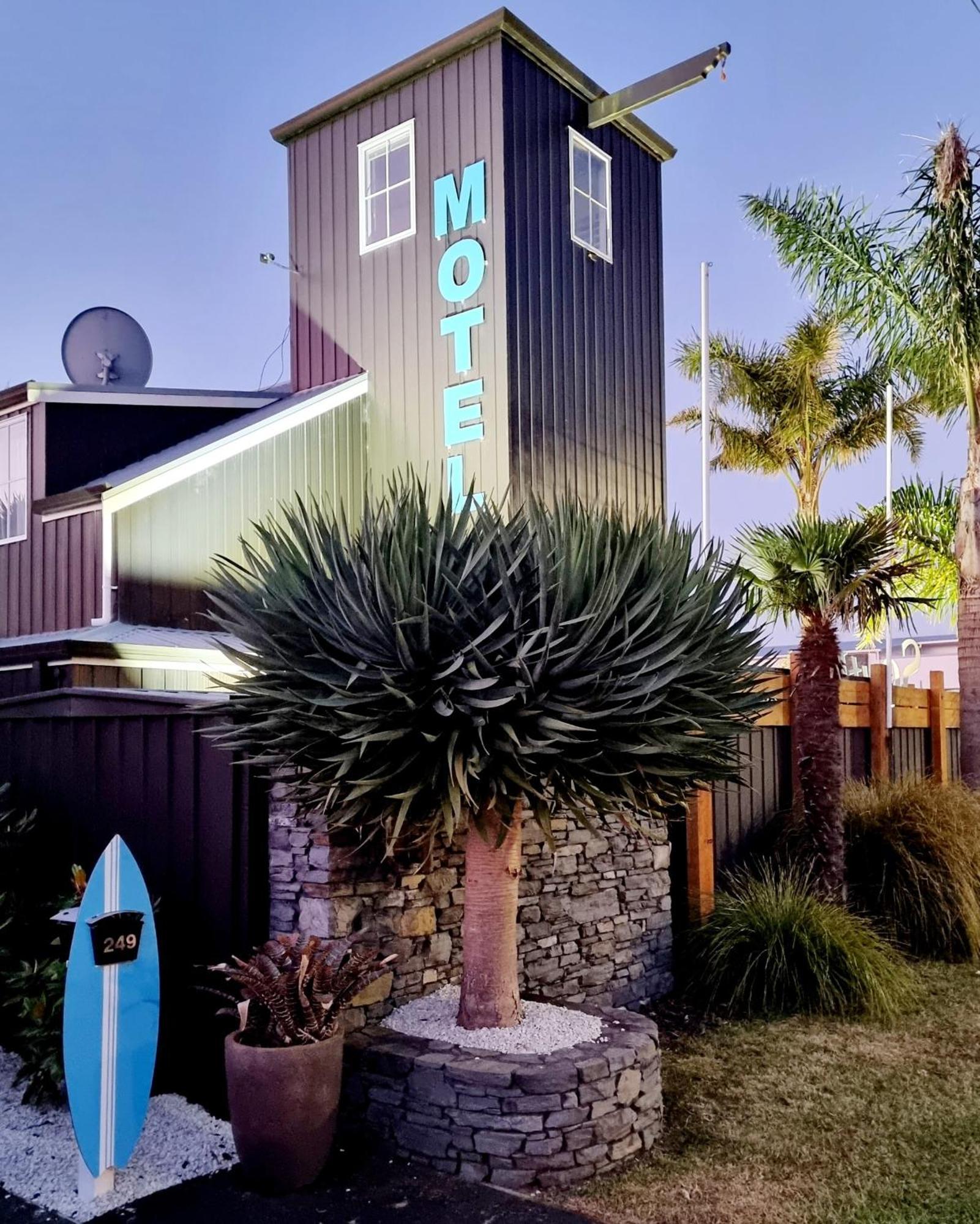 Southpacific Motel Whangamata Esterno foto