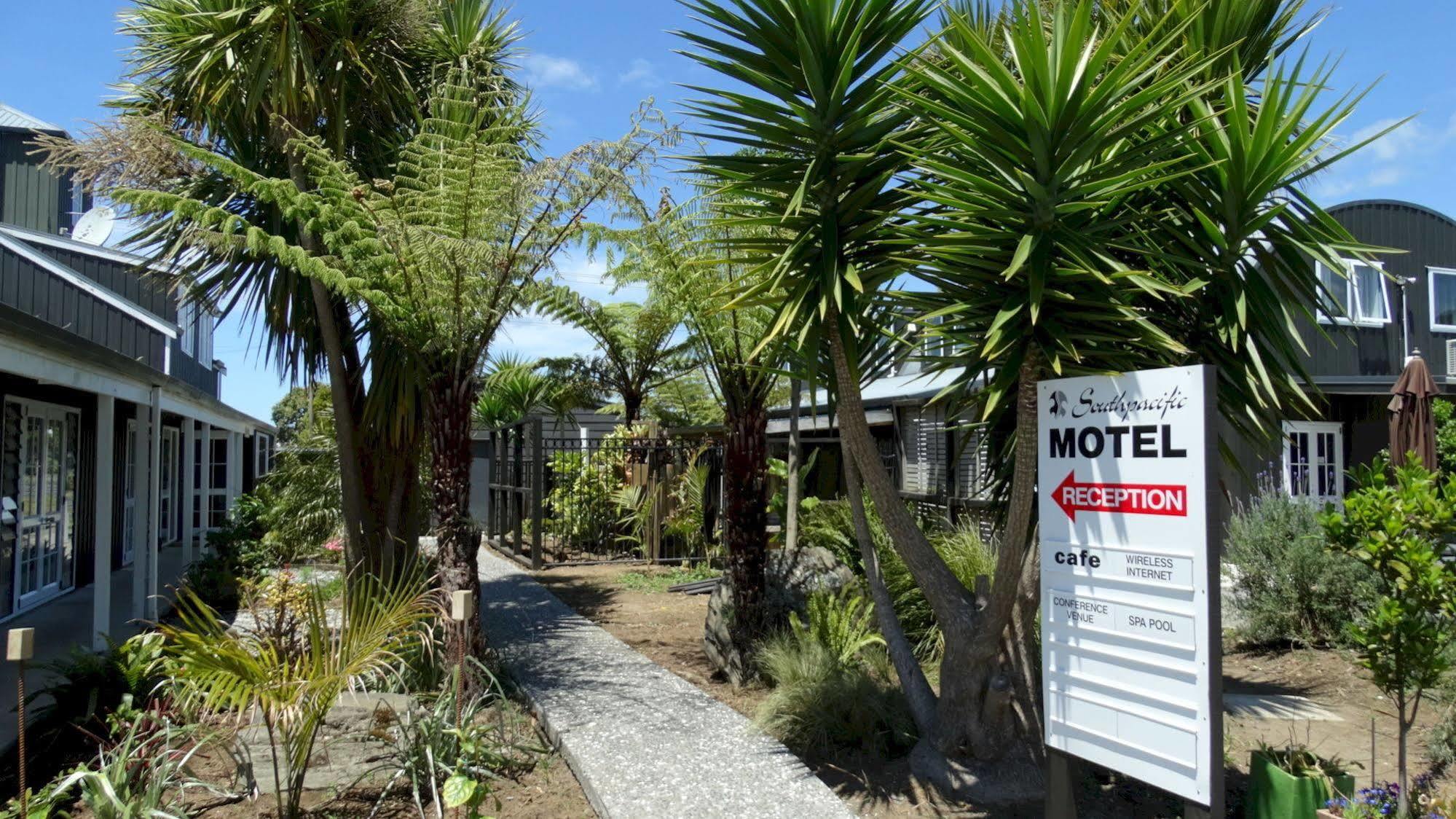 Southpacific Motel Whangamata Esterno foto