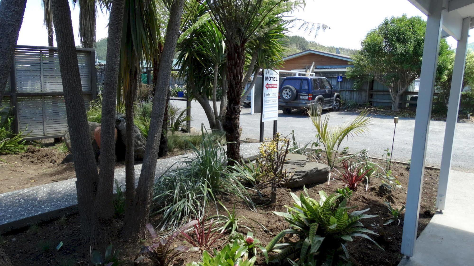 Southpacific Motel Whangamata Esterno foto