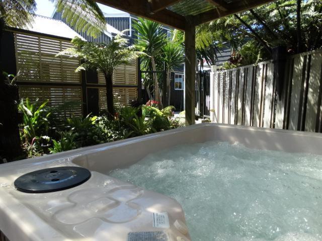 Southpacific Motel Whangamata Esterno foto